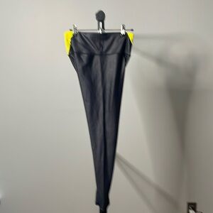 Zyia black and yellow metallic light n tight